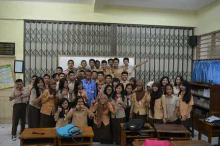 Kelas paling ancur,punya papi 2 yaitu:papi syamsul dan papi nanto.kelas stu2nya yg punya model ROSF.tapi SOLID!gaada tandingannya.sukses semua buat SEPAT♥♥