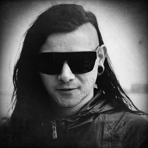 Tu es fan de Skrillex ? Nous aussi. Follow nous alors ;) You are a skrillex's fan ? Me too. Follow me ;)