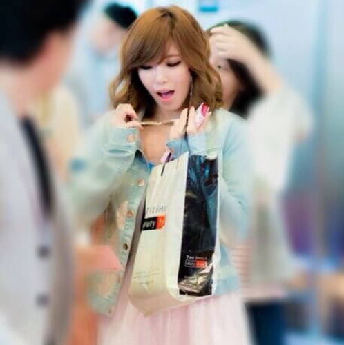 ✎[บอทซองงี่] #BOT2012GEN #89LINE ROBOTFAM❤︎ | DUO:Taeyeon_THbot☘ | เป็นคนสวยที่เพื่อนไม่เห็นด้วย มีเสน่ห์ที่เหงือกและเหงือกค่ะ