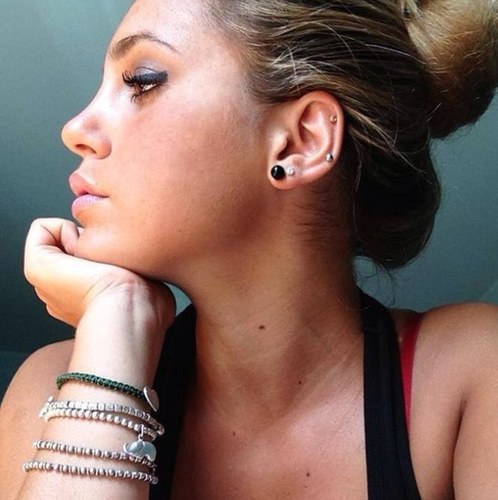 GuendaFugazza's profile picture. GIVE HATERS THE FINGER