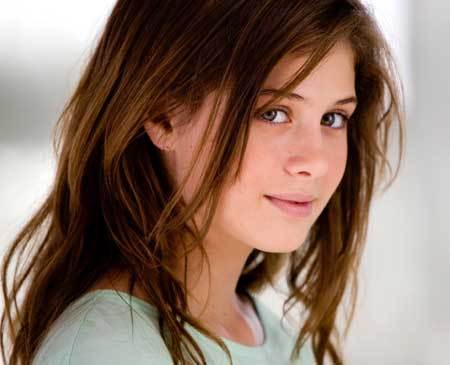 14, Hija de un pirata, Connor, al cual hace tiempo que no veo, adoptada por @Alana_OUAT :3, mi sueño encontrar a mi padre y ser la mejor pirata.