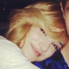 http://t.co/9xAAWZJaPG  piacere sono colei che justin sta baciando :) mlmlmlml