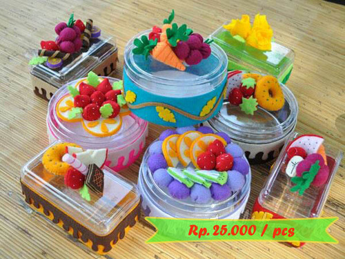 Aneka toples cantik kreasi kain flanel, buatan tangan asli produk Indonesia.. All model Rp. 25rb.. Minat PM or WA : 0888.830.8021