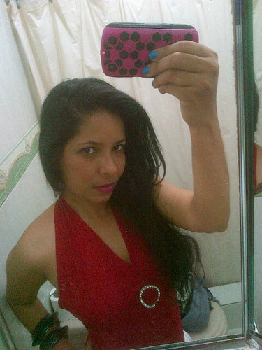 soy romantica empedernida, enamorada de la vida, divertida y alegre sumada a una actitud positiva .....so am I, and I love