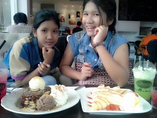 NeNe_Pimthida's profile picture. 3Girls-- Nene Nana Nini