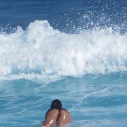 CANTANTE COMPOSITOR PROFESIONAL DE SURF BUSCA NOVIA