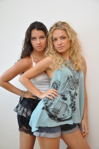 Nossa se Fossem Gêmeas não seriam tão parecidas  @anaterrablanco e @Lua_Blanco