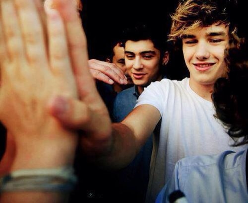 Hi guys, i love one direction and they are the reason for my smile Wolverhampto, west midlands 

http://t.co/i6CRpuo8ha