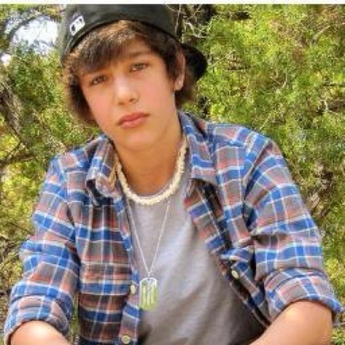 Follow me i follow back! Thanks I love you:3