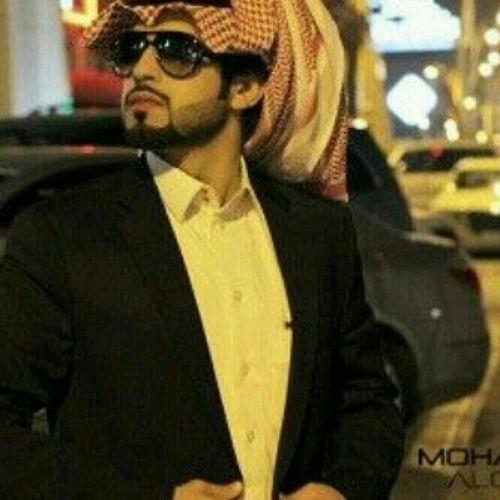 ‏صحيح بعض السوالف مالها داعي.       ياليت من قال كلمه يثمنها.      تدري وش اسباب ضيقتي واغلب اوجاعي.    وجيه ماتستحي ونا استحي منها