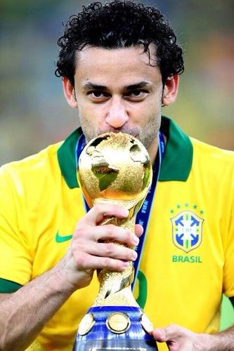 Artilheiro, Matador, Oportunista e Pegador. Simplesmente o melhor atacante do Brasil. Amo mulheres e sou fake.