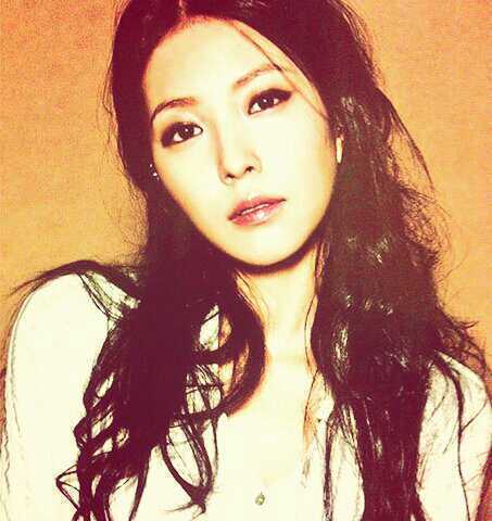 BoundLoneliness's profile picture. That lonely girl. Ive signed a  Faustian contract, but can @LittleDevilNino truly help me? #MultiRP