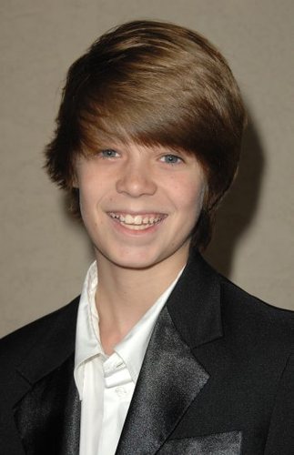 2 girls
fangirling on COLIN FORD