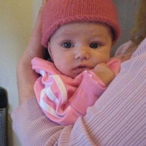 Bebe.Crecimiento rapido.No se quienes son mis padres, solo se que me dejaron en la puerta de un orfanato...Buscando una familia