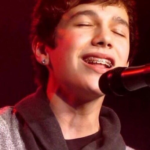 Austin Carter Mahone, I will forever be proud of you. RIP Angel and Mema.♥ #oldmahomie™ since 2010. Look Mema he did it. ❤️