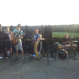 Het officiële Twitter-account van de coverband Gekkenwerk. Stuur een tweet of mail voor boekingen!
radiobeilen@hotmail.com gekkenwerkband.nl