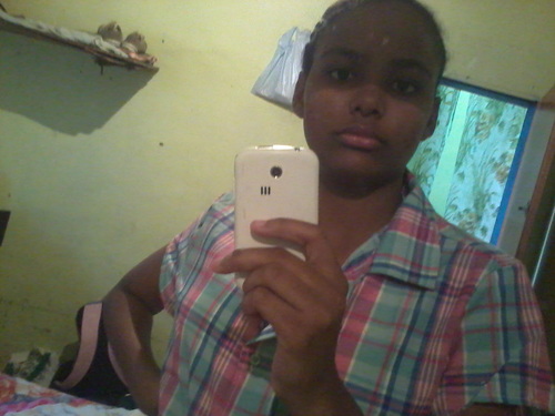sou uma menina muito bem com a vida e nao ligo pro que falam de mim!e nao vou mudar por vc e nem por ninguem