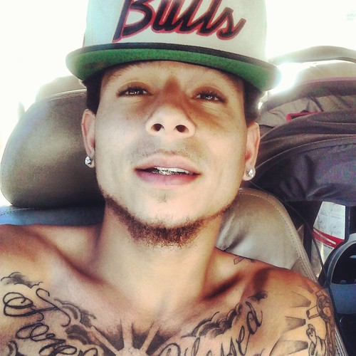 CIROCxGOLDmagz's profile picture. Broke with a swagg and a corny rich nigga ...  NC  ╭∩╮(︶︿︶メ)╭∩╮;  IG: _princejd