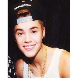 PLEASE GO AND FOLLOW @avonsbiebxr I FOLLOW BACK! THANK YOU LYSM