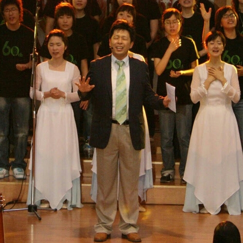 예배를 통해 하나님을 듣고, 보고, 만지고, 전하는 일이 일어나기를 소원하는 예배하는교회 담임목사입니다.