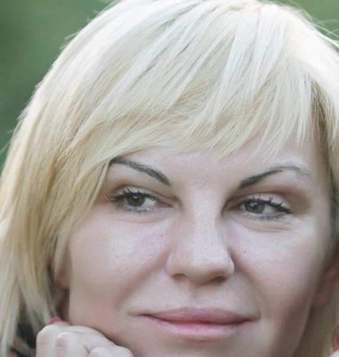 Cesto se smejem uprkos svemu i svima. 
Mogu kako ja hoću i ovde i tamo :)