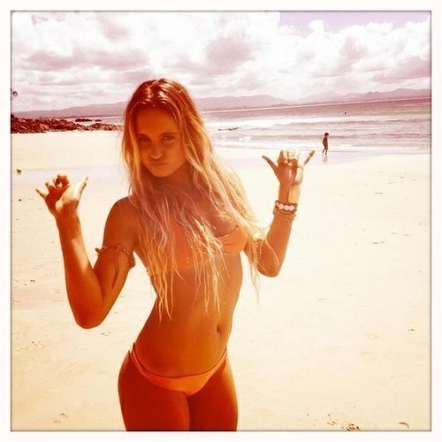 Professional surfer from Kauia. The love of my life is @GleekJH I finally have him, and I'll never lose him. |FL/Pregnant|