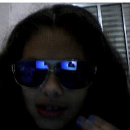 sou uma menina rebelde e hulmude e adoro ajudar meus bff e amos todos ele alias eles me acham meltida mais sei que nao sou ou sou...