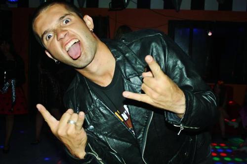 Anywhere you are, i am near, anywhere you go, i'll be there ♪♫