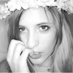 Inlove with love.
Amante del amor, la vida, fotógrafa.