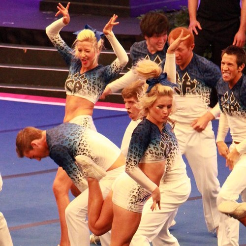 Obsessed with all things cheer. Big bows n Nike Pros. Let go, let GOD. HS cheer girl. Just doin what I LOVE.