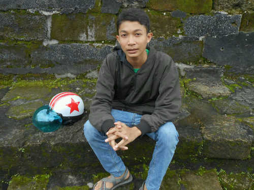 reggae bukan dangdut, rambut gimbal bukan rambut gembel. this is my way, i love my way,  yooooman piss lah