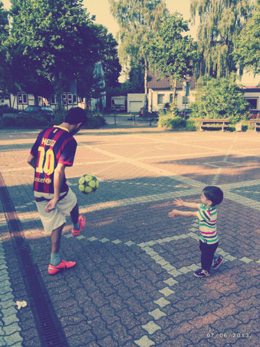Kurdish Syrian, born in 92, addicted to BARCA ♡ Photoshop designer - Chess player.. Favourite #words: Més que un club أكثر من مجرد نادي