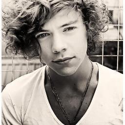 FREE FOLLOW BUT MBF @_BLOOMINGSTYLES PLS BE ACTIVE AND NICE LOL K BYE