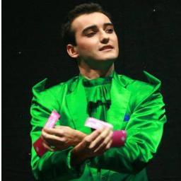 Magician la Teatrul de Magie, spectacole de iluzionism pentru orice varsta si categorie de public, petreceri private, spectacole stand-up interactiv si comic