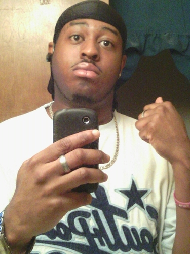 Bursting flowz out my seamz ya digz ... go head n follow ya boy ... AwReady Ent Mixtape comin soon.. shouts out to tha boppa nation #TeamFollowBack #KiteFlyer
