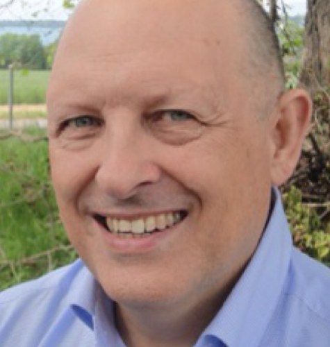 Médecin spécialiste en psychiatrie et psychothérapie, installé en pratique privée à Morges. Président de la Société suisse de psychiatrie et psychothérapie.