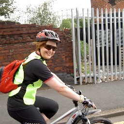 Mum of three, amateur keep fit enthusiast, occasional Triathlete, lover of technology
