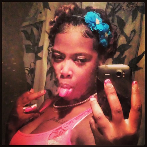 modelmodel23's profile picture. 