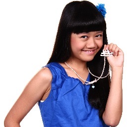 Celine adalah personil SwittinS Grilband (http://t.co/oL2XD82XaN)