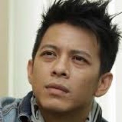 Nazril Irham atau lebih populer dengan panggilan Ariel atau Ariel Noah, adalah seorang penyanyi Indonesia yang merupakan vokalis dari grup musik Noah.