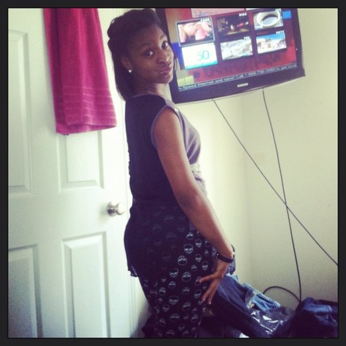 Lovinn me 2 the fullest.! ion have NO worries.:)) livin my life like no other. i SMILE 4 an reason But Anyway Follo Me & Ill Follow Bac . (: *MainLady