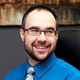 Geek, stratège, analyste d'affaires, passionné de marketing et MBA.