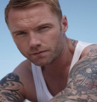 Huge fan of @ronanofficial have been for 20 years. Love you Ro x x x