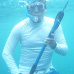 Licenciado en Acuacultura...Mientras tú le tiras piedras al mar,yo le hago el amor,mi mar,mi océano son mi naturaleza...Jah Bless
