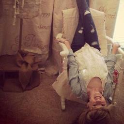 I'm
 :) Annie and I'm#Swiftie #Coldplayer #Joantic. follow me and I follow you