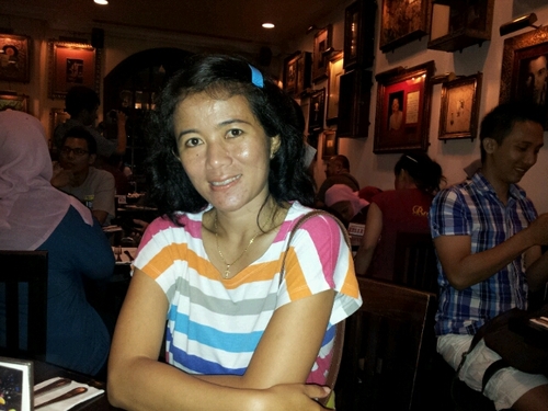 esti_indri's profile picture. 