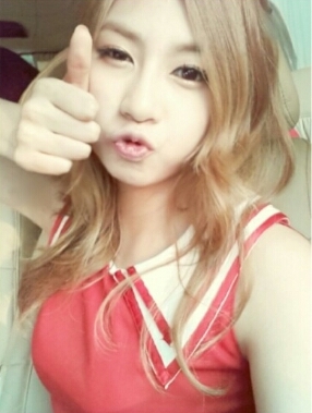 [V] HelloRP_ hi there! Apink's maknae Oh Hayoung here! #FΔVOR
