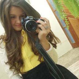 Mais conhecida como Manu , 14 anos, escoteira, SM