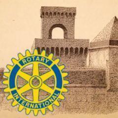 Distretto 2071. Nell'umiltà e nel servire. Fondato il 5 giugno 1956. Riunioni il martedì. Presidente Gabriella Raimo