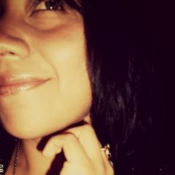 Soy exactamente lo que tu quieras ver en mi =), ni mejor ni peor, simplemente YO! =D